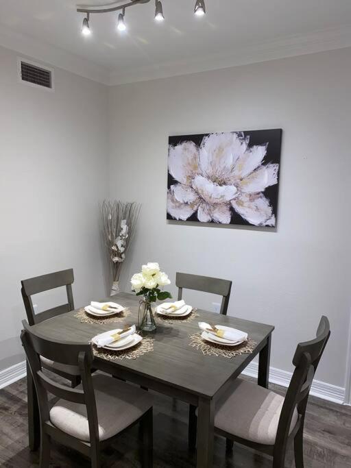 Your Warm Spacious Unit With Pool - Medical Center Houston Dış mekan fotoğraf