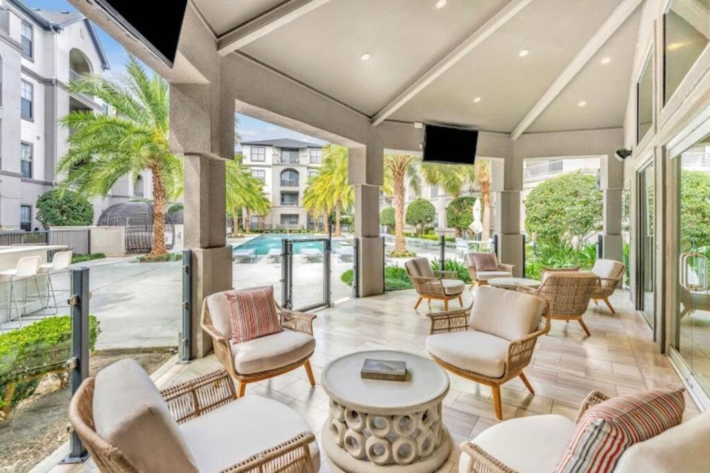Your Warm Spacious Unit With Pool - Medical Center Houston Dış mekan fotoğraf
