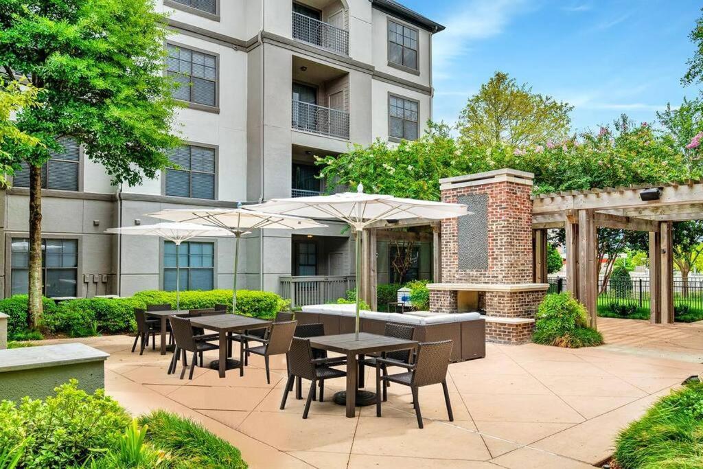 Your Warm Spacious Unit With Pool - Medical Center Houston Dış mekan fotoğraf